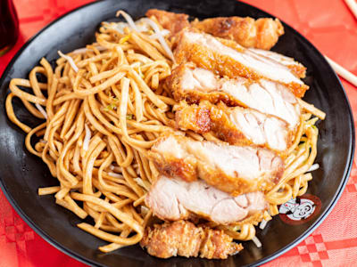 Tallarines con Tori (Muslo de Pollo)