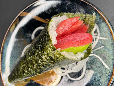 Temaki Atún con Aguacate