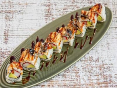 Uramaki Anguila flameado,(8 pzas)