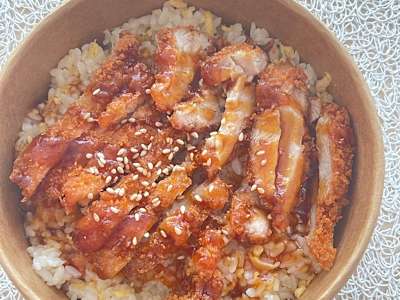 Donburi Katsu de Pollo
