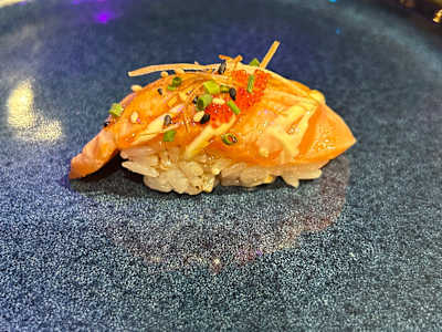 Nigiri de Salmón Flambeado, 2 Piezas