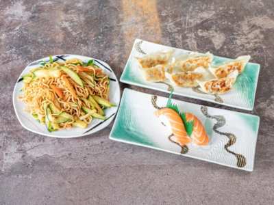 Empanadillas Japonesas, 6 Unidades + Sushi Salmón + Tallarines Finos Salteados