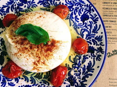 Burrata Pugliese con Cama de Tomate, 250g