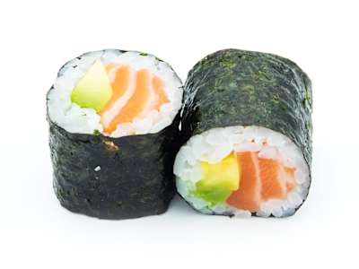 Maki Salmón con Aguacate