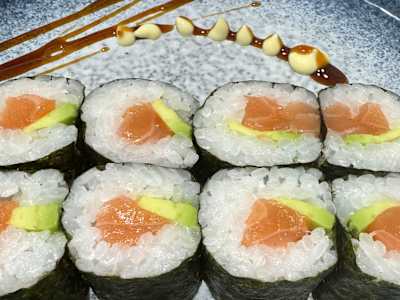 Maki Salmón Aguacate