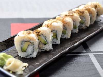 Uramaki pez mantequilla flameado, (8 pzas)