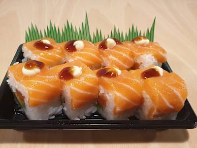 Uramaki queso, Aguacate y Salmón, 8 Unidades