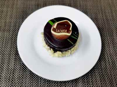 Sacher Negro con Té Verde