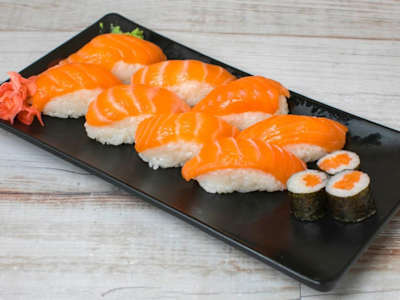 Sushi Maki Salmón 8+3