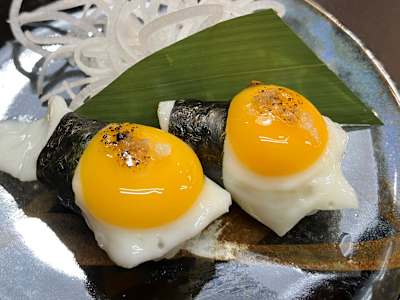 Nigiri de Huevo Codorniz con Trufa, 2 Piezas