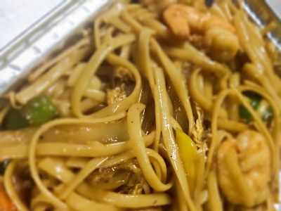 Tallarines Fritos con Tres Delicias