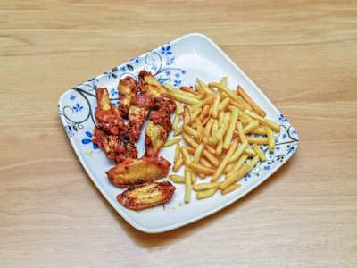Alitas con Patatas