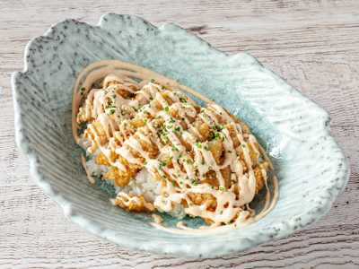 96. Pollo katsu con mayonesa y arroz