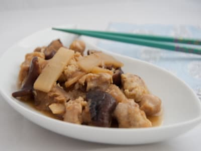 Pollo con Bambú y Setas Chinas