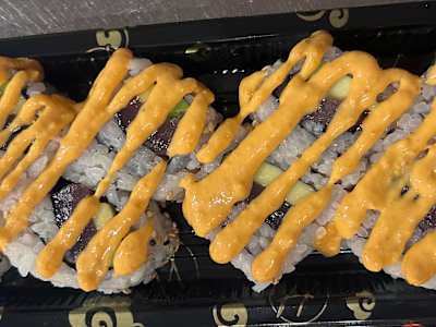 Uramaki Tonno Avocado E Salsa Spicy