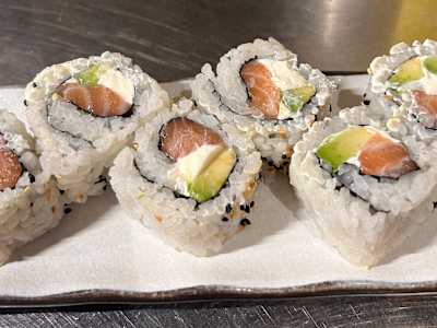 Uramaki Salmone Avocado E Philadelphia