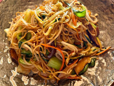 Ramen saltato con verdure miste