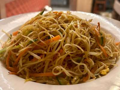 Spaghetti di Riso al Curry con Verdure
