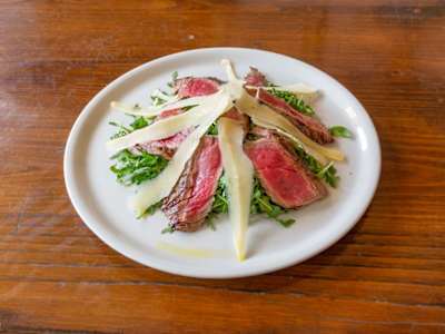Tagliata con Rucola e Grana