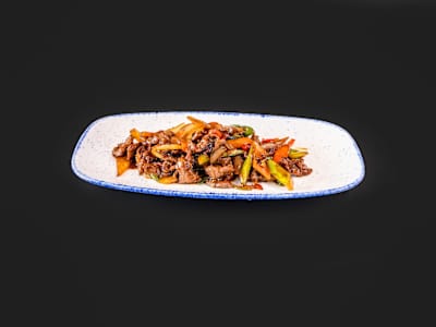 Manzo con Fagioli Neri e Salsa di Aglio