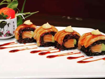 Uramaki Black Spicy Roll