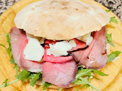 Puccia estiva con roast beef
