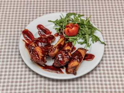 Alette di Pollo con Salsa Barbecue