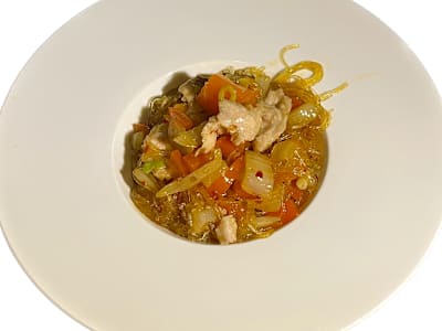 Spaghetti di Soia con Carne, Cipolla e Peperoni Piccanti
