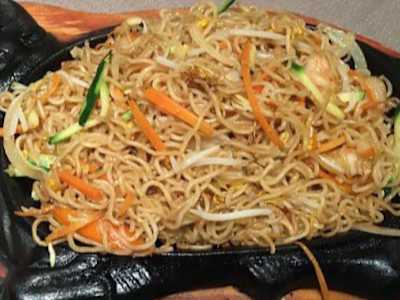 Tagliolini Cinese con Gamberi, Uova, verdure alla Piastra