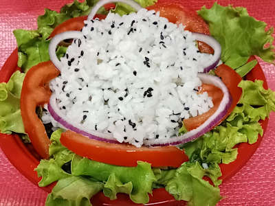 Poke insalata con riso (salsa soia wasabi)