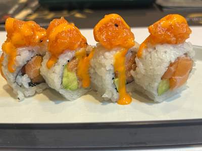 Uramaki Spicy Salmon Roll o Spicy Tuna Roll