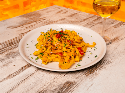 Fettuccine co' Tonno, Pachino e Olive