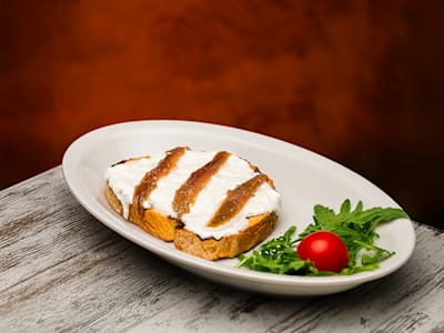 Bruschetta Stracciatella e alici