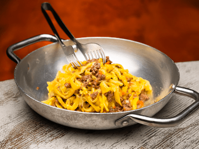 Fettuccine cor Ragù de Manzo in Bianco