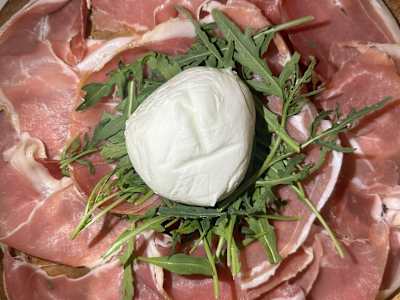 Prosciutto crudo e Bufala Dop