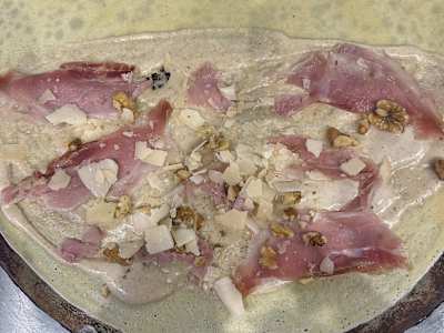 Crêpe con Salsa di Noci, Speck, Grana e Noci