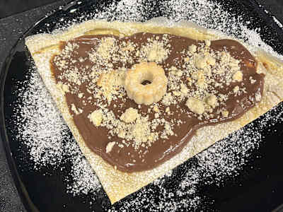 Crepe con Mousse al Cioccolato e Canestrelli