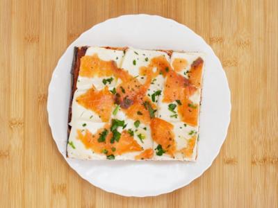 Pinsa Fredda Salmone e Mozzarella