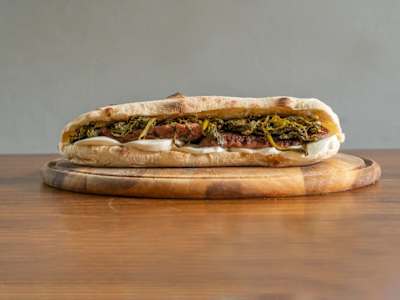 Panuozzo con Friarielli e Salsiccia