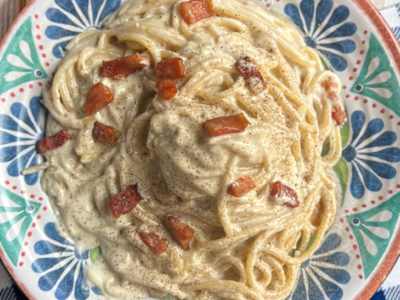 Spaghetti con Fonduta di Formaggi e Bacon Tostato