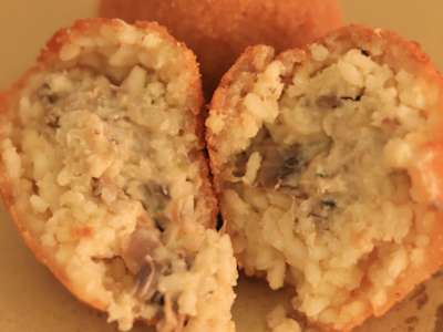 Arancino con Salsiccia e Funghi