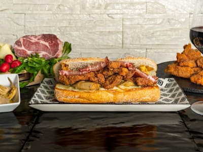 Fuori Menù Costolette di Abbacchio Panate, Scamorza, Lonza di Maialino Nero Toscano e Carciofi alla Brace