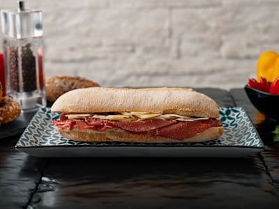 Sfilatino con Bresaola Punta d'Anca e Scaglie di Parmigiano Reggiano 36 Mesi