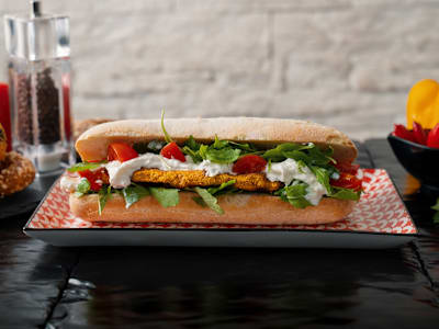 Sfilatino con Fettina Panata, Rucola, Pomodoro Pachino e Stracciatella