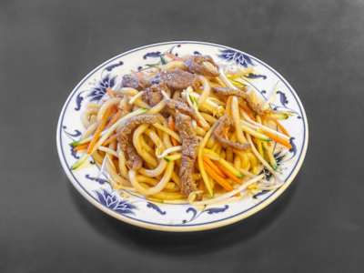 Pasta Udon Saltata con Carne e Verdure