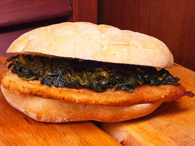 Panino con Fettina Panata di Pollo e Cicoria Ripassata