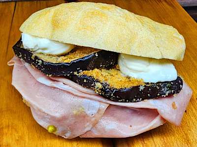 Panino con Mortadella, Melanzane Gratinate e Stracchino