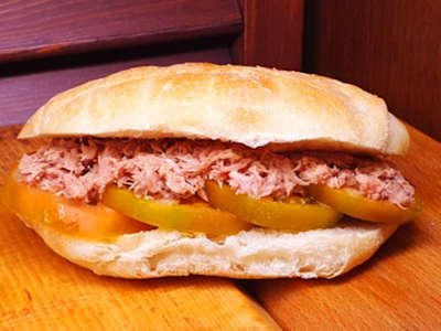 Panino con Tonno e Pomodori