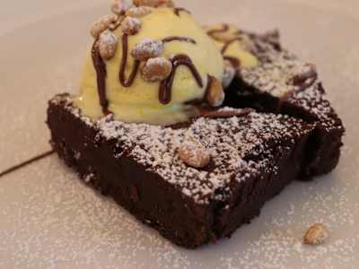 Tenerina al Cioccolato con Crema Chantilly, Pino