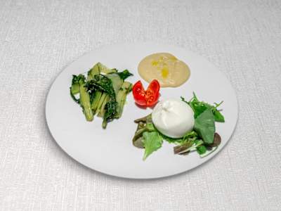 Burrata di Andria su Letto di Cicoria Scottata